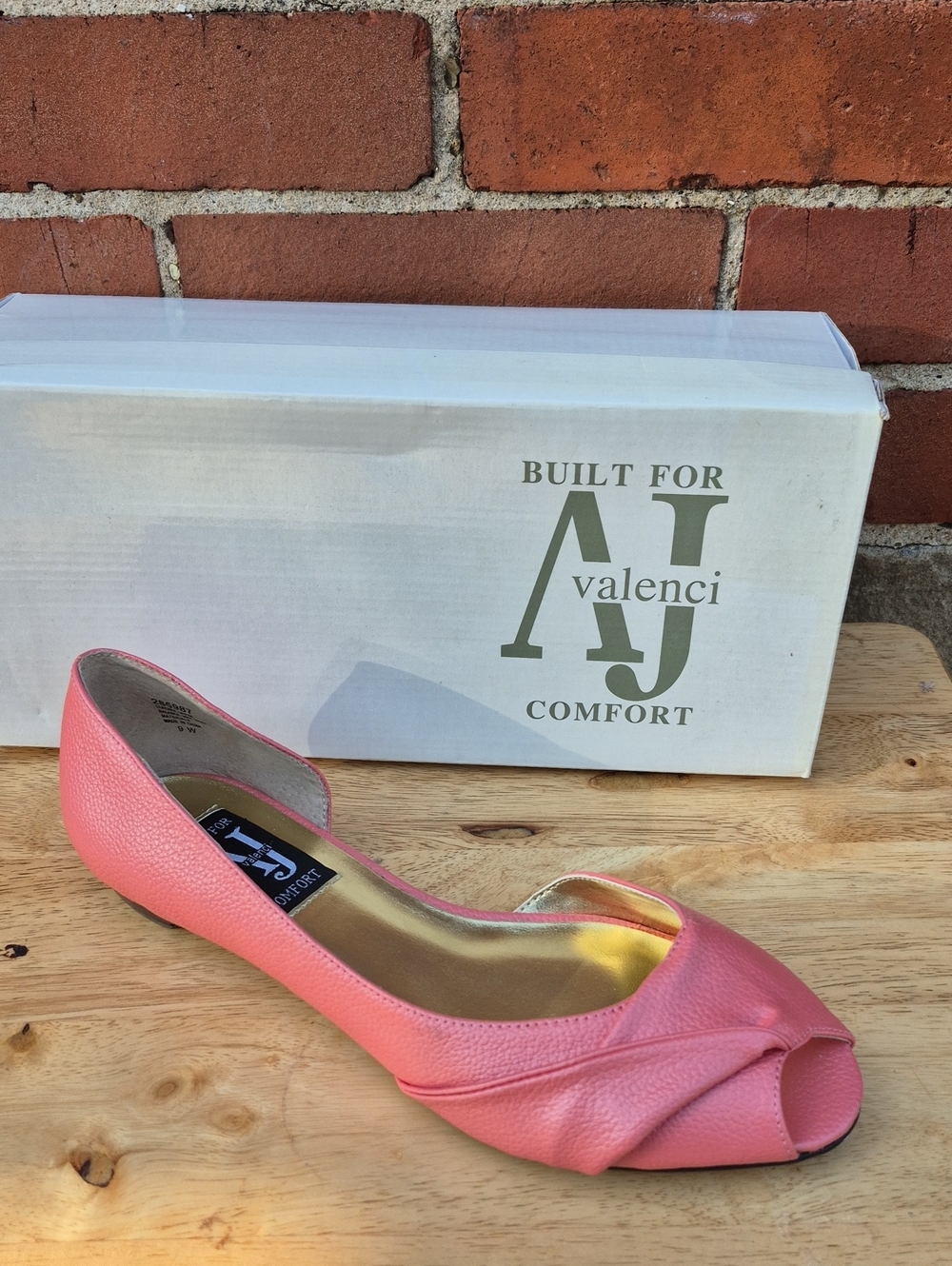 AJ Valenci Women's 9W 9 Wide Coral Flat - New